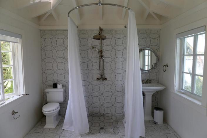 <p><i>The bathroom has been restored to its original look. (<i>Photo: Joe Raedle/Getty Images)</i><br></i></p>