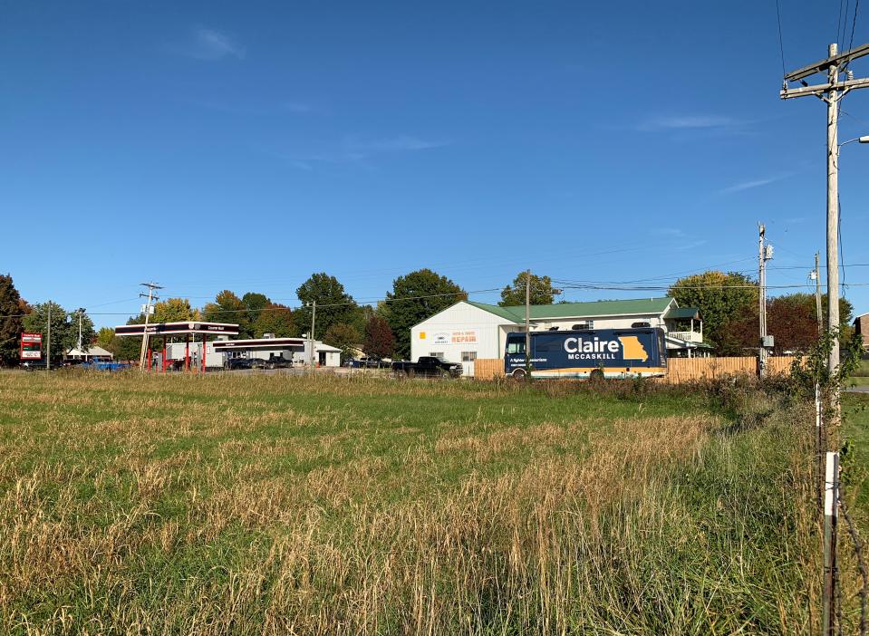 Sen. McCaskill’s campaign RV leaves an event in Marshfield, Mo. (Photo: Holly Bailey/Yahoo News)