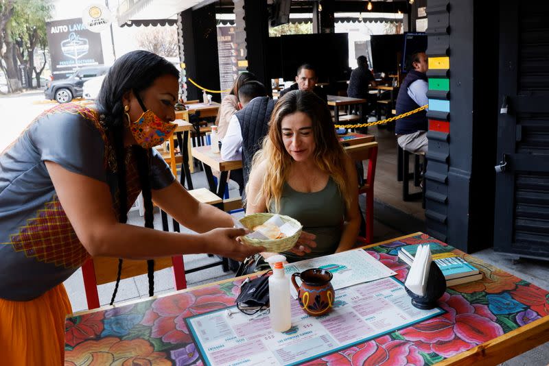 "Lady Tacos de Canasta" está lista para hacer campaña en las elecciones locales de Ciudad de México