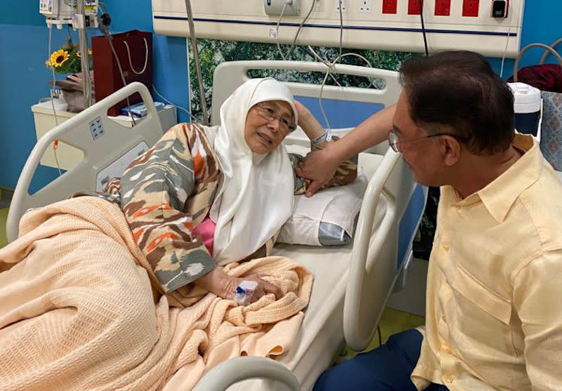 Datuk Seri Dr Wan Azizah Wan Ismail and Datuk Seri Anwar Ibrahim are seen at the Universiti Malaya Medical Centre October 7, 2020. — Picture via Facebook/Anwar Ibrahim