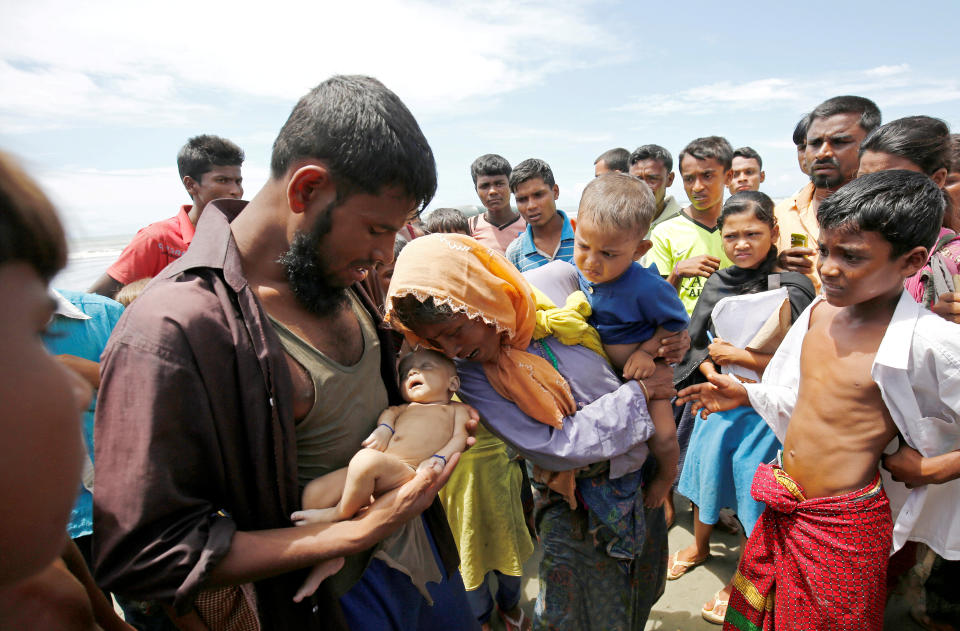 Nasir Ahmed cradles his dead son. (Photo: Mohammad Ponir Hossain / Reuters)