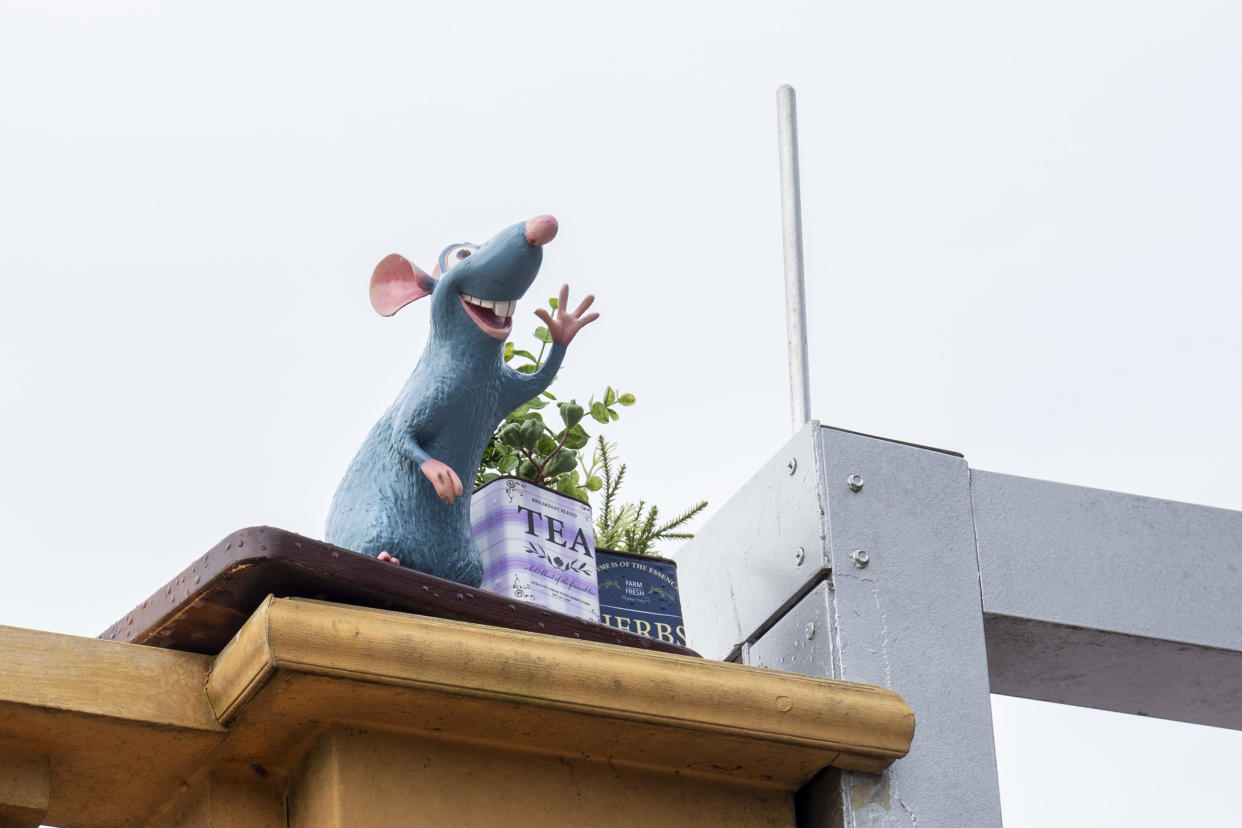 Guests look for little Remy statues around World Showcase pavilions in Remy’s Ratatouille Hide & Squeak.