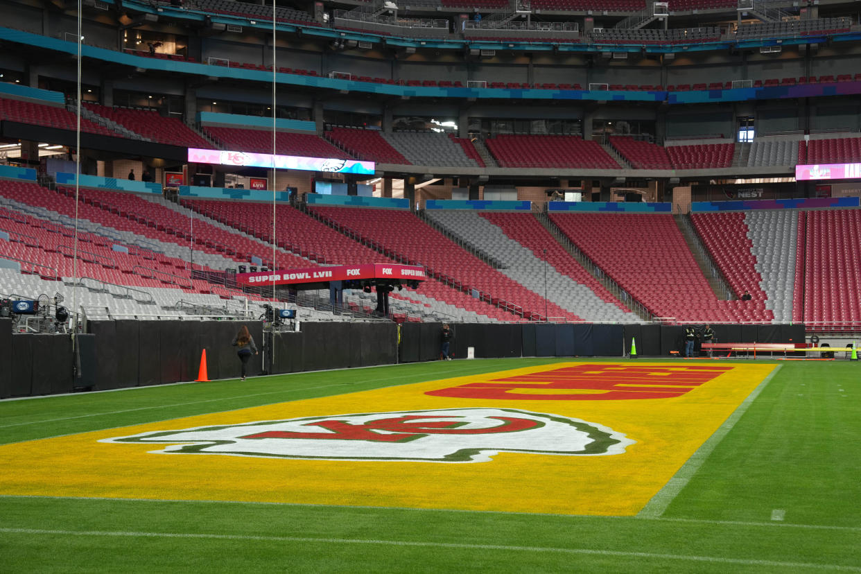 As the stage is set for Super Bowl LVII at State Farm Stadium, the Kansas City Chiefs and Patrick Mahomes will look to beat some football folklore. (Kirby Lee-USA TODAY Sports)