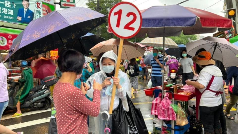 游淑慧近日忙於選戰，天天跑街拜票。（圖／翻攝自游淑慧臉書）