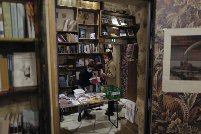 Is Shakespeare and Company in Paris Still Open During the COVID Pandemic?