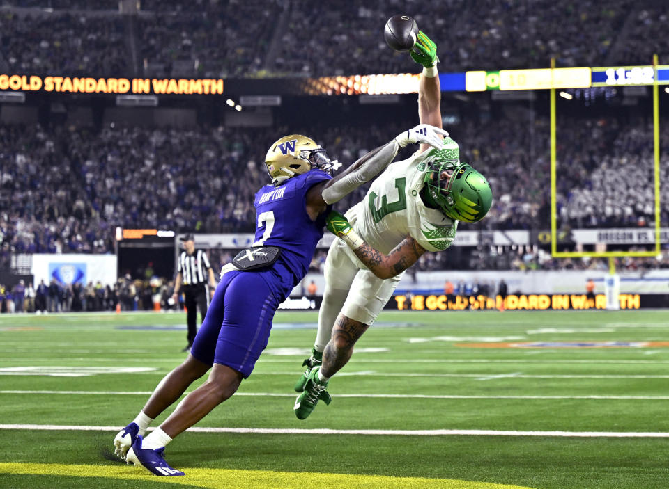 Washington cornerback Dominique Hampton (7) breaks up a pass intended for Oregon tight end Terrance Ferguson (3) during the second half of the Pac-12 championship NCAA college football game Friday, Dec. 1, 2023, in Las Vegas. (AP Photo/David Becker)