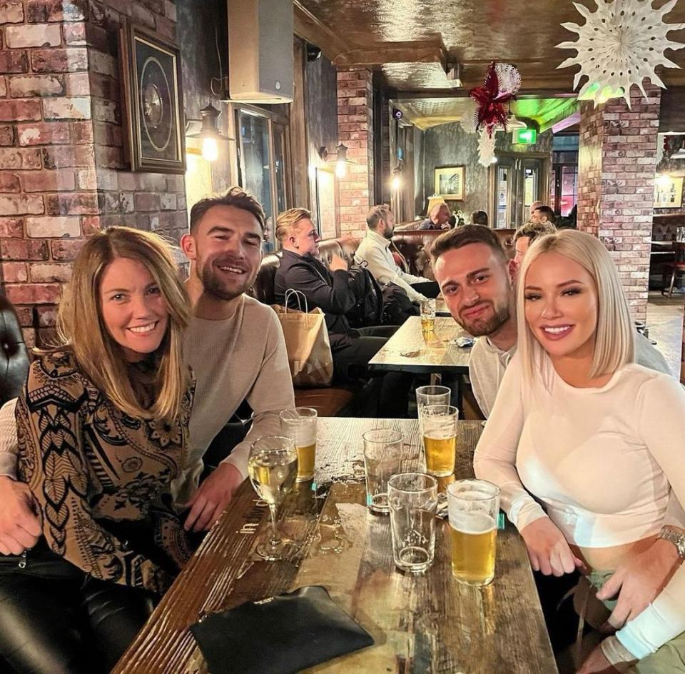 Jessika Power at a pub in Manchester with her boyfriend Connor Thompson and two friends. Photo: Instagram/jessika_power.