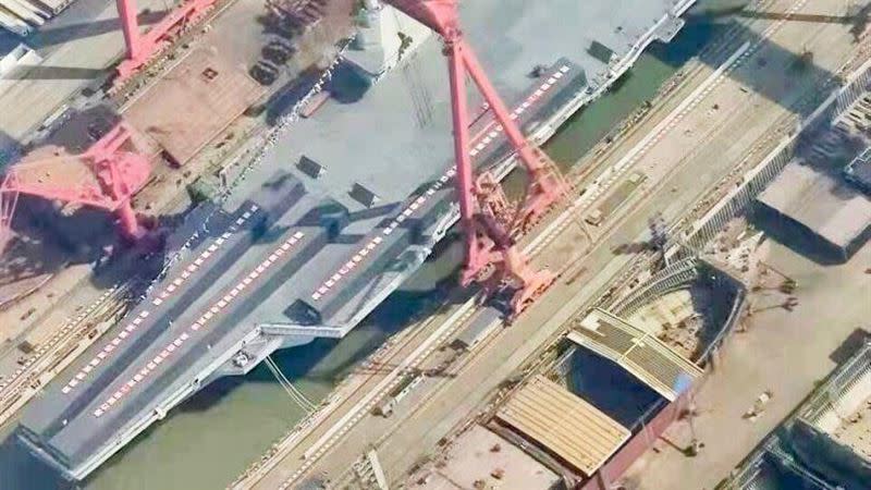 中國解放軍第三艘航空母艦「福建號」日前剛舉行下水典禮。（圖／翻攝自刑立達微博）