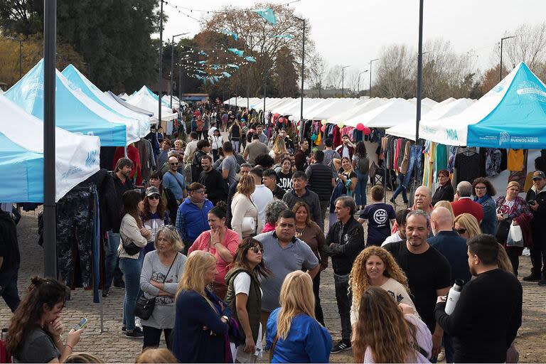 La feria ambulante fue trasladada desde la plaza San Martín a la zona de Meridiano V