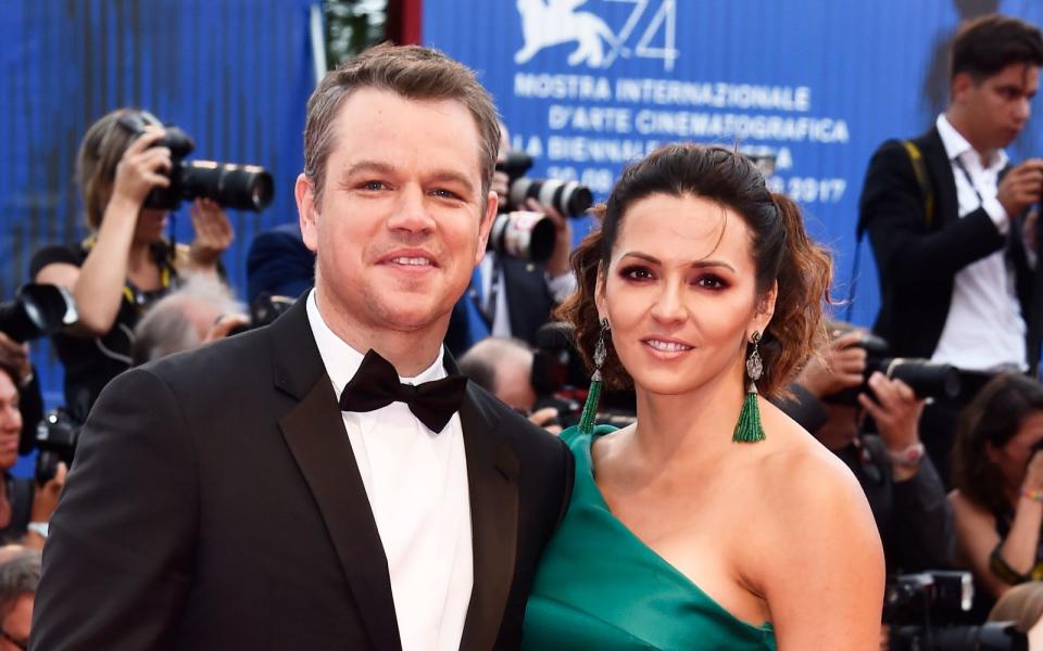 Beruflich lief es Mitte der 2000er-Jahre für Matt Damon bereits glänzend. Auch privat fand er 2003 sein Glück, als er am Set des Films "Unzertrennlich" Luciana Barroso kennen- und lieben lernte. Zwei Jahre später heiratete das Paar. Heute leben die beiden mit ihren drei Töchtern in New York. (Bild: Getty Images/Pascal Le Segretain)