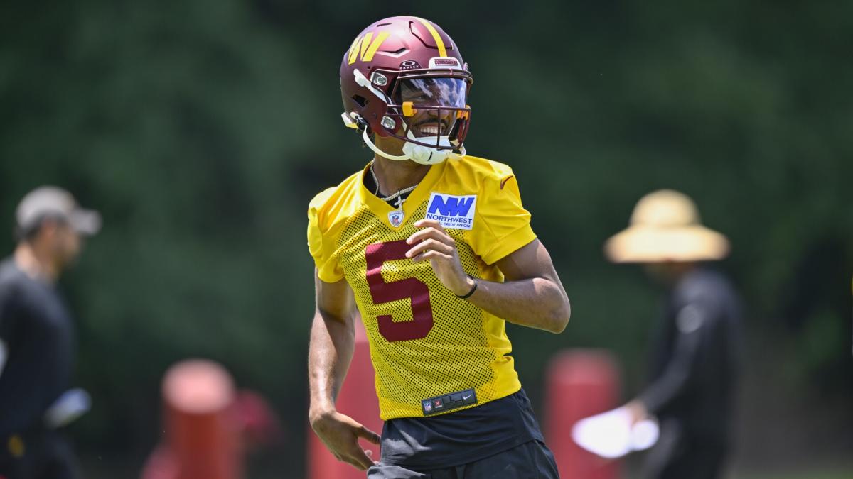 Jayden Daniels, first-round QB, signs rookie contract with Commanders