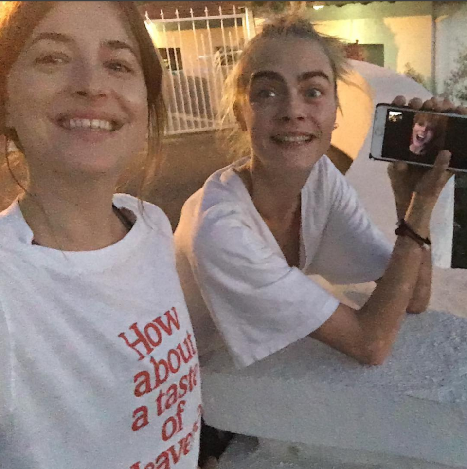 <p><a href="https://www.instagram.com/p/BLKqOcOlrSi/?taken-by=caradelevingne" rel="nofollow noopener" target="_blank" data-ylk="slk:Birthday Facetime family photo;elm:context_link;itc:0;sec:content-canvas" class="link ">Birthday Facetime family photo</a> friends.</p>