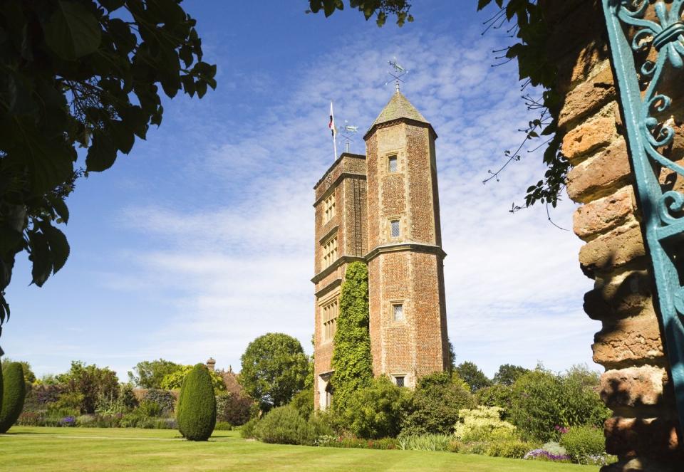 3) Sissinghurst Castle Garden