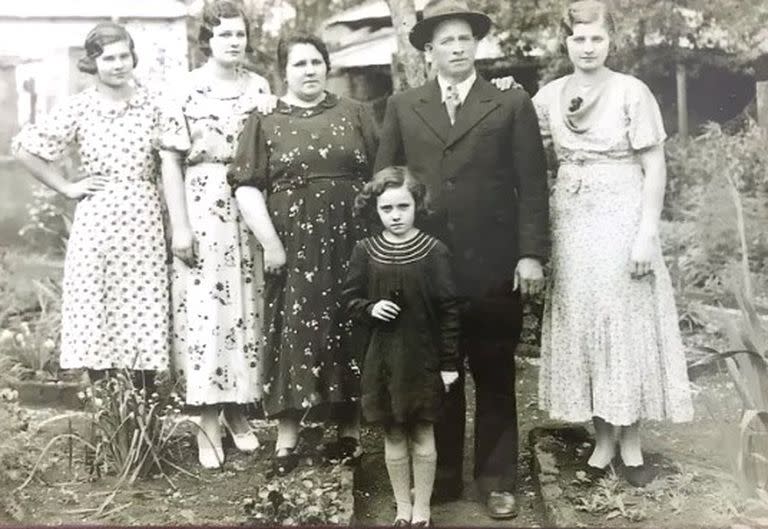 Wladimiro Hnatiuk y su familia en Tres Capones. Crédito: Frontera Jesuita