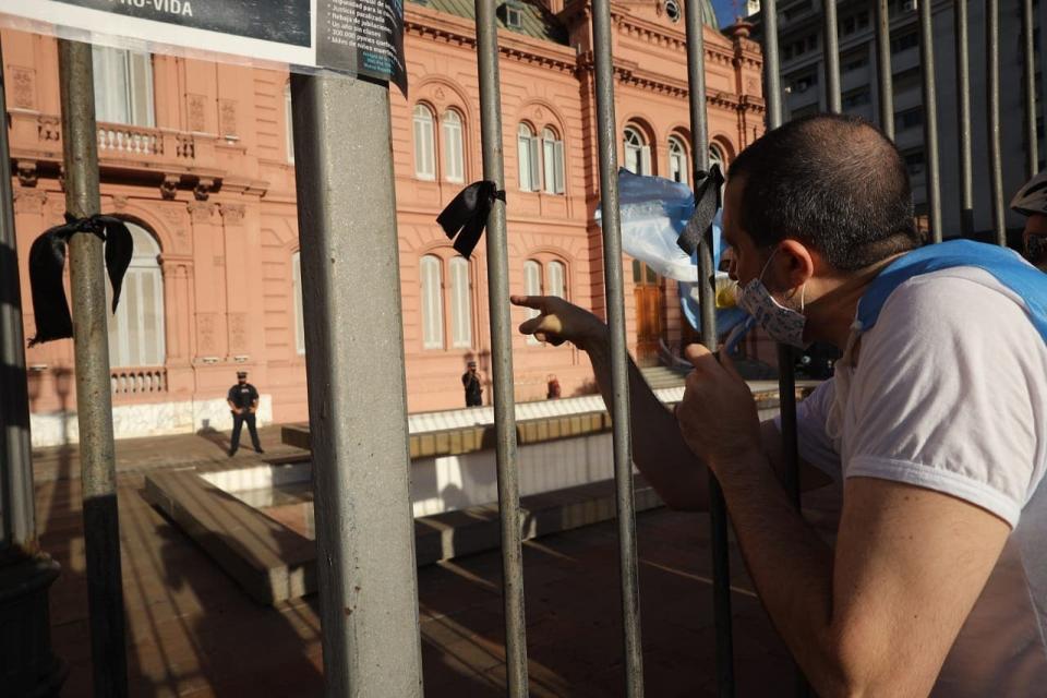 Los manifestantes por el #27F frente a la Casa Rosada