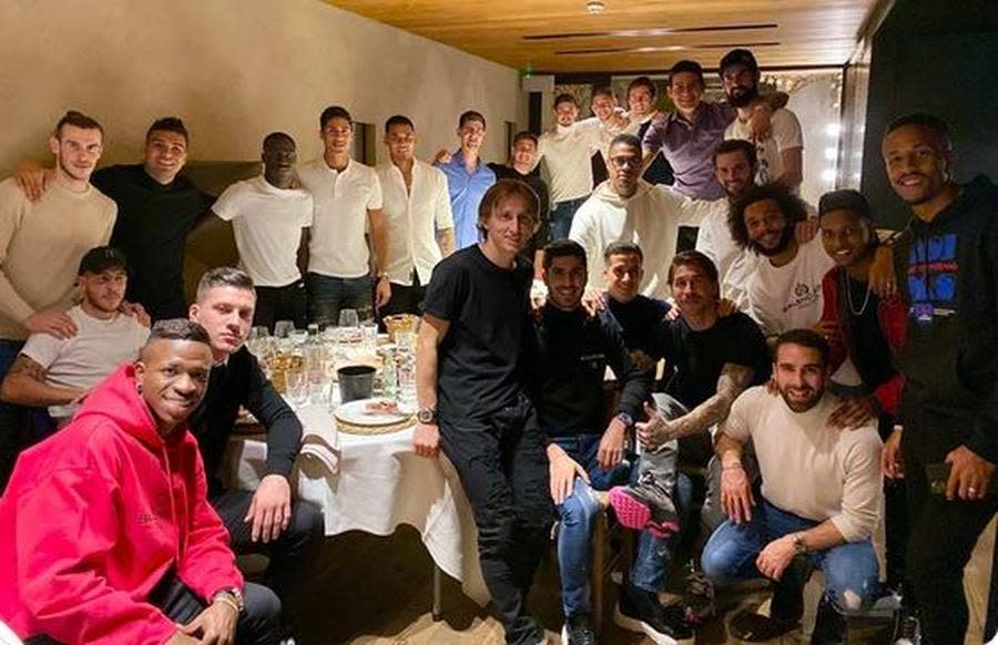 Weihnachtsfeier bei Real Madrid! Die Stars der Königlichen trafen sich - ohne Trainer - am Mittwoch im Nobel-Restaurant Filandón. Doch zwei Stars fehlten...