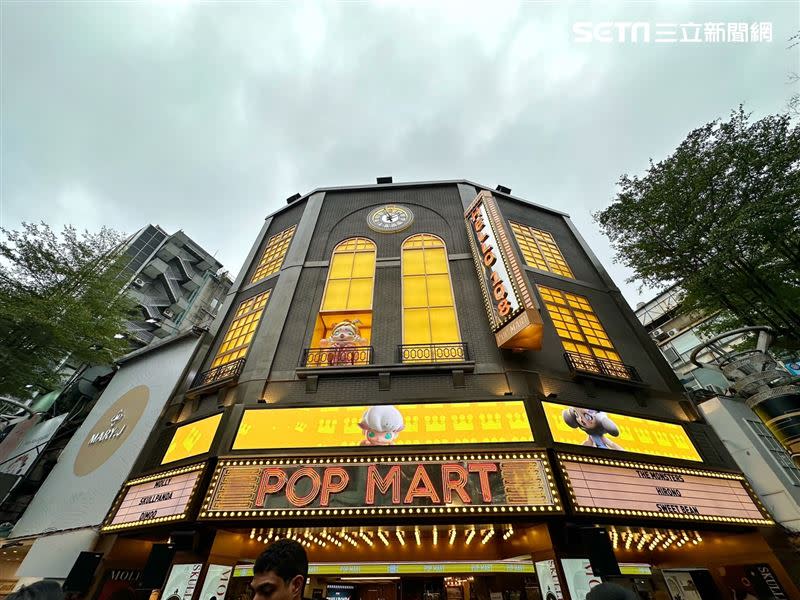 西門町新地標！全台最大潮玩品牌「POP MART」插旗肯德基舊址。（圖／記者劉沛妘攝影）