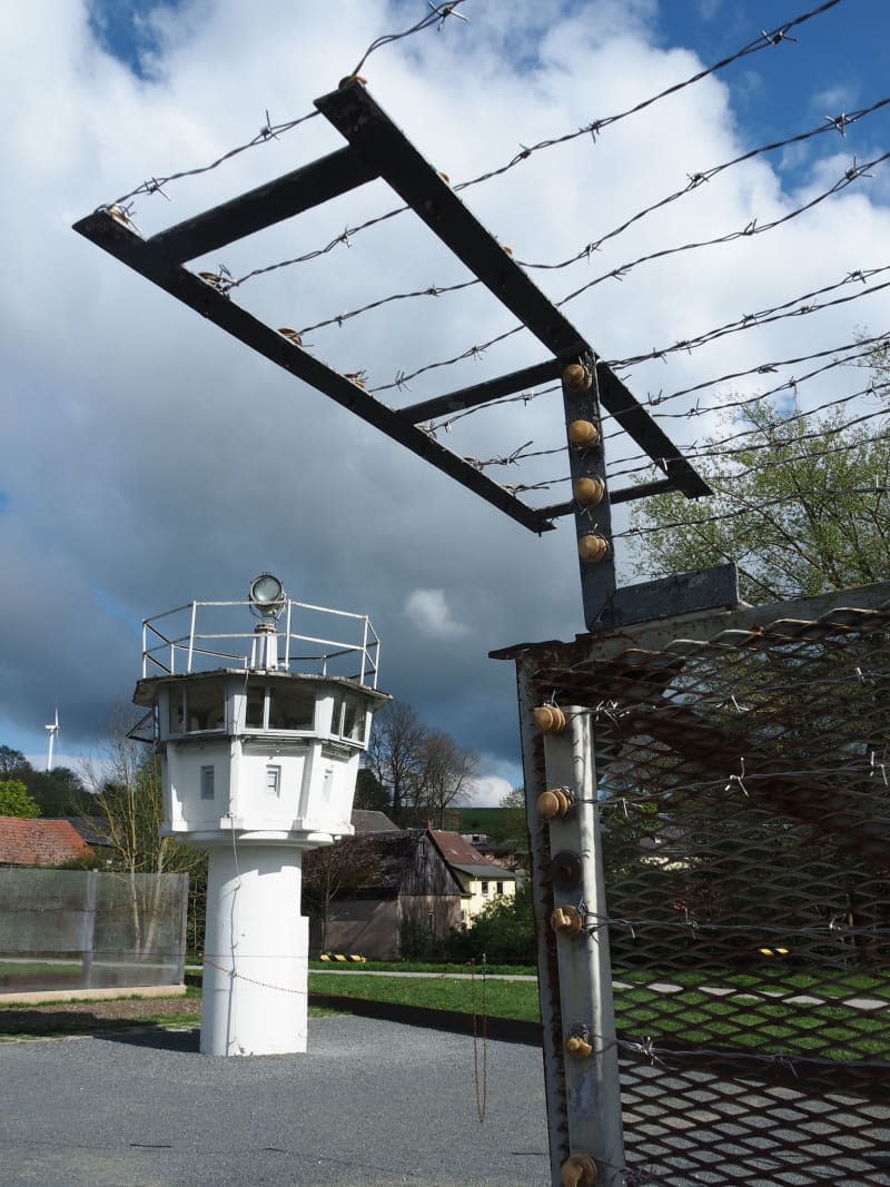 A watchtower at the German-German Museum in the village of Mödlareuth. Andreas Drouve/dpa