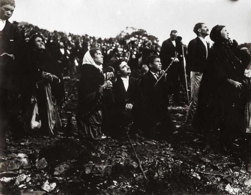 Thousands of believers claimed to have seen a ‘Miracle of the Sun’ in Fatima, Portugal, in 1917. <a href="https://www.gettyimages.com/detail/news-photo/thousands-of-believers-attending-the-miracle-of-the-sun-news-photo/1159595509?adppopup=true" rel="nofollow noopener" target="_blank" data-ylk="slk:Grzegorz Galazka/Archivio Grzegorz Galazka/Mondadori Portfolio via Getty Images;elm:context_link;itc:0;sec:content-canvas" class="link ">Grzegorz Galazka/Archivio Grzegorz Galazka/Mondadori Portfolio via Getty Images</a>