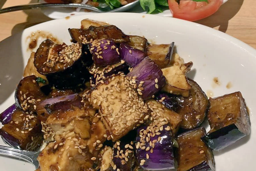 <b>Photo: jray m./<a href="https://yelp.com/biz_photos/golden-lotus-vegan-restaurant-oakland?utm_campaign=c9975806-a86c-4684-b2bf-c504cd812eda%2Ca5829b2a-8e23-4bbf-9a34-fd2fdeef803b&utm_medium=81024472-a80c-4266-a0e5-a3bf8775daa7" rel="nofollow noopener" target="_blank" data-ylk="slk:Yelp;elm:context_link;itc:0;sec:content-canvas" class="link ">Yelp</a></b>