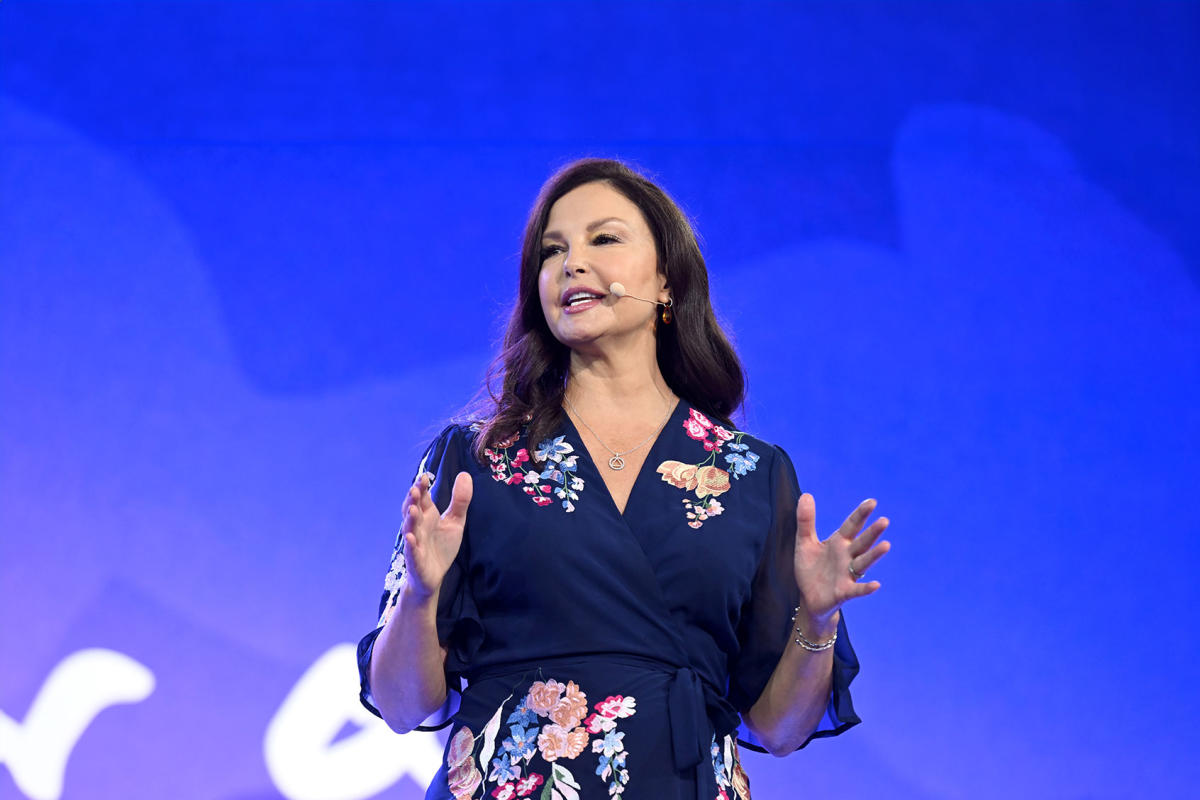 Ashley Judd and Anderson Cooper sit down to talk about loved ones lost ...