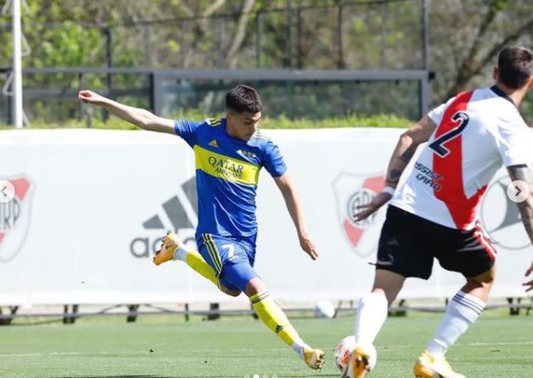 Exequiel Zeballos, uno de los jugadores que pierde terreno ante el inminente regreso de Villa