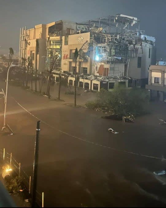 Winds of 165mph destroyed the Galerias shopping center in Acapulco (Sourced)