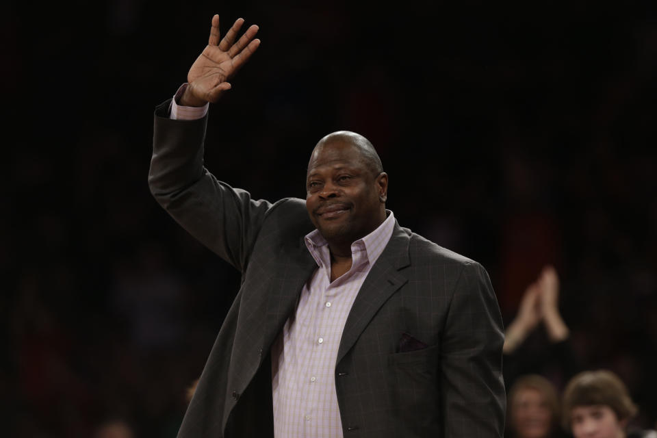 Patrick Ewing saat paruh pertama pertandingan bola basket NBA di Madison Square Garden Minggu, 31 Maret 2013 di New York. (Foto AP/Seth Wenig)