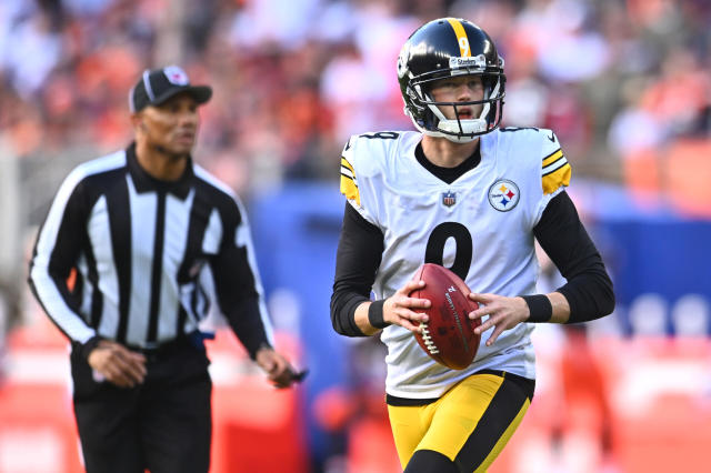 Former NFL official says officials botched call on Chris Boswell injury