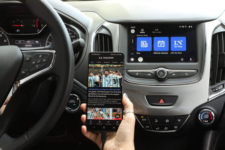 Los suscriptores de LA NACION ahora podrán disfrutar de los contenidos en audio desde Android Auto, el sistema de información y entretenimiento presente en las pantallas de los vehículos