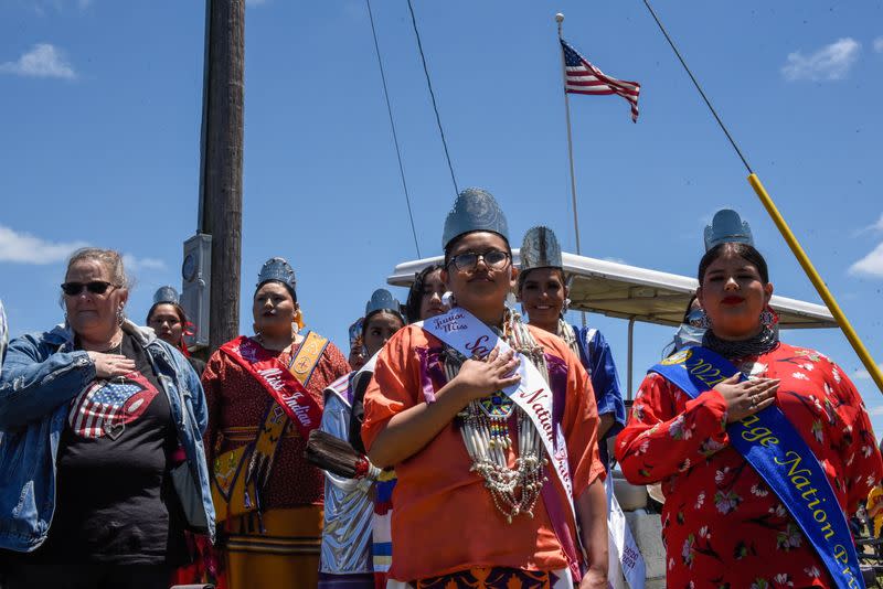 Indian relay race is run in Oklahoma