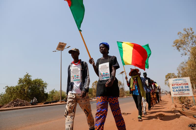 Activists walk from Bamako to Ouagadougou to promote states' federation