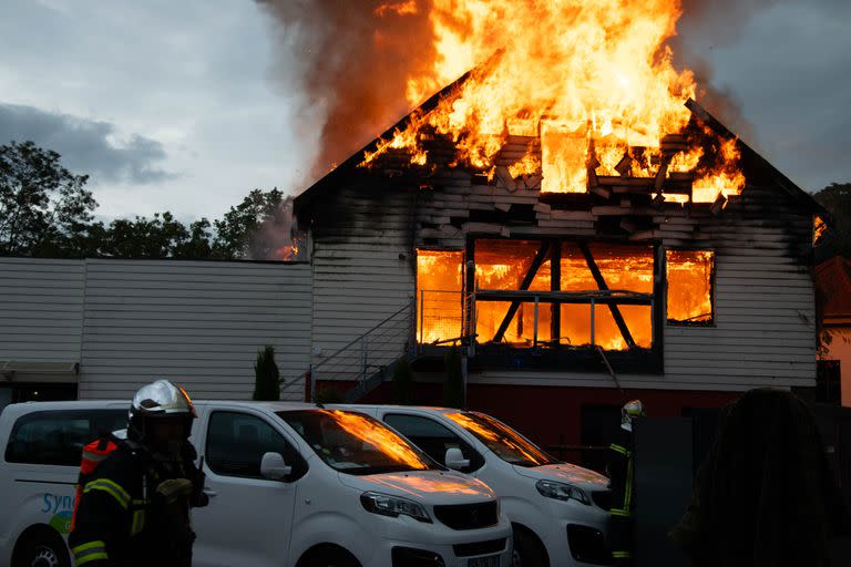 Tragedia en Francia: nueve muertos y dos desaparecidos tras incendiarse una casa para discapacitados