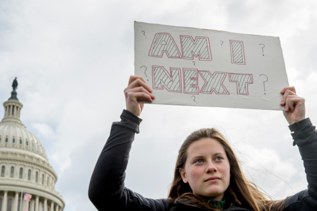 Werde ich die Nächste sein?“ Viele Schüler machen nun mit einem Hashtag auf sich aufmerksam. (Bild: AP Photo)