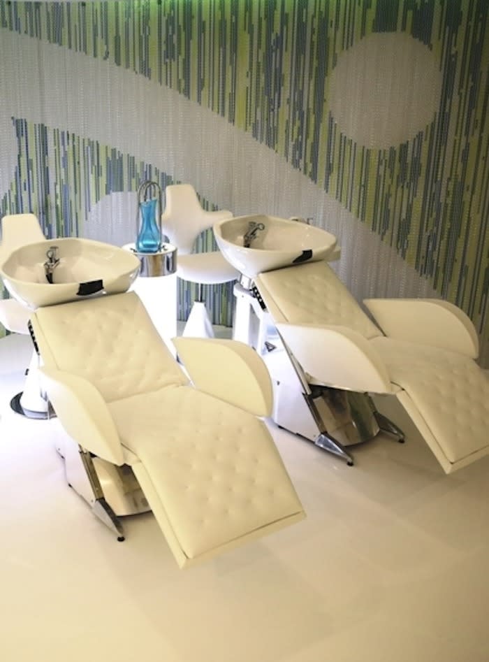 Creambath chair: It is actually a hair spa treatment, where a thick conditioner is applied to your hair and massaged into your scalp. But the Indonesians bring it to the next level. The therapist will massage your scalp, neck, shoulders and back, even your hands, for more than an hour.