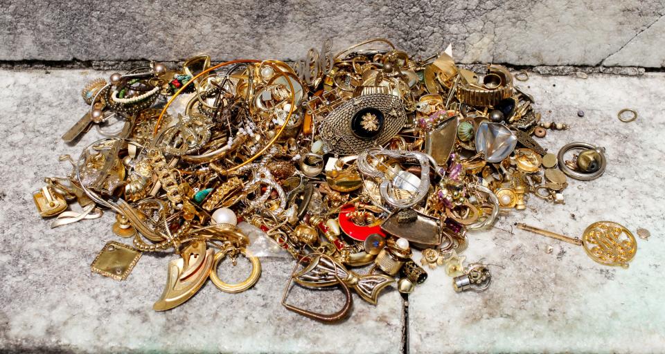 Radical Jewelry Makeover, a community jewelry mining project, prompts residents to donate their unwanted jewelry items to metalsmiths, who will rework the materials into new pieces.