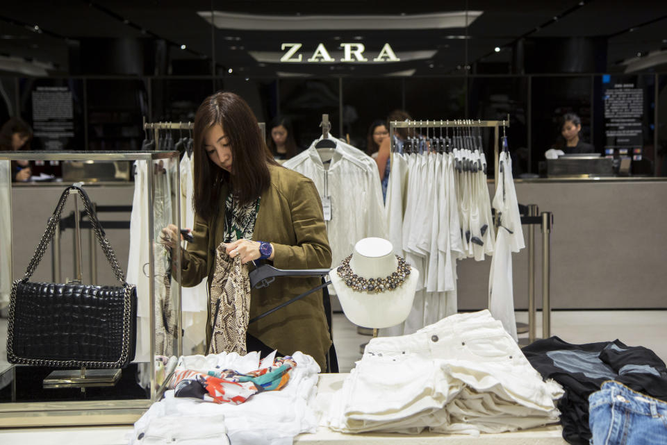 Interior de una tienda Zara en Hong Kong (REUTERS/Tyrone Siu). 