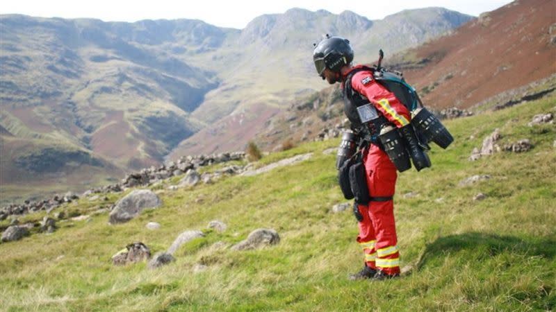 英國皇家海軍所新研發「鋼鐵人」裝備。（圖／翻攝自Great North Air Ambulance Service）