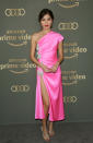 <p>“Crazy Rich Asians”-Star Gemma Chan bewies, wie elegant der Neon-Trend sein kann. Sie entschied sich nach den Golden Globes für ein asymmetrisches Kleid von Miu Miu, welches an der Seite mit glitzernden Schleifen verziert ist. (Bild: AP Photo) </p>