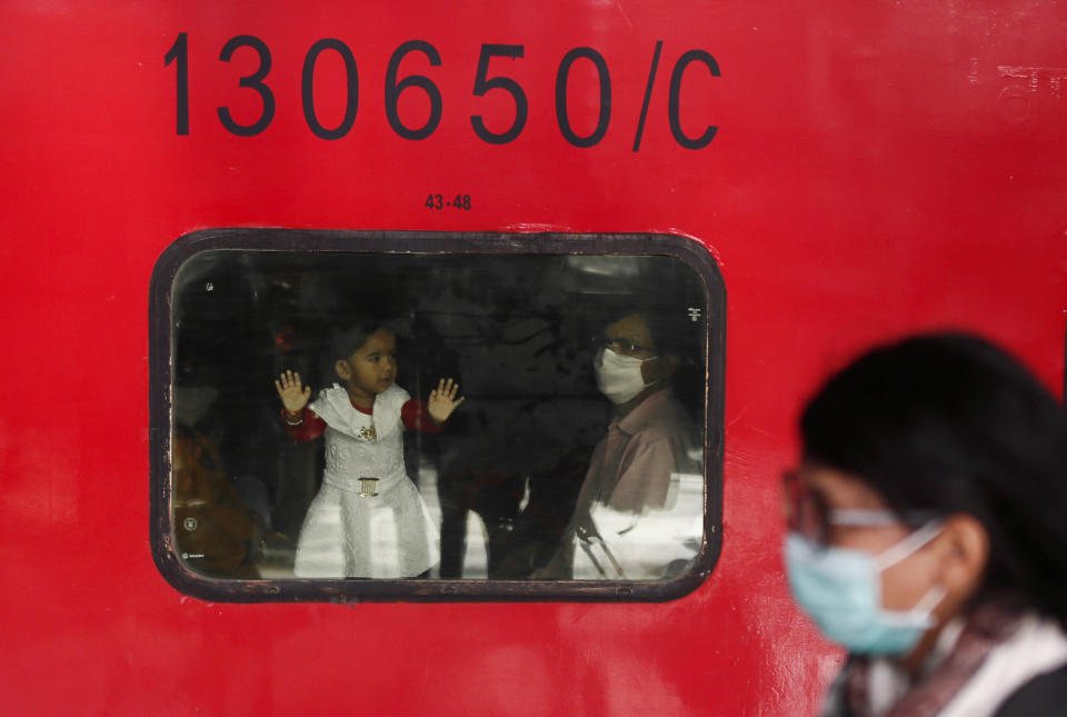 People wearing protective masks are seen at a railway station in Mumbai, India, March 20, 2020. REUTERS/Francis Mascarenhas