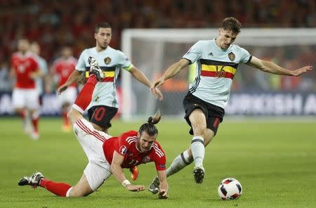 Football Soccer - Wales v Belgium - EURO 2016 - Quarter Final - Stade Pierre-Mauroy, Lille, France - 1/7/16 Wales' Gareth Bale in action with Belgium's Thomas Meunier REUTERS/Carl Recine Livepic