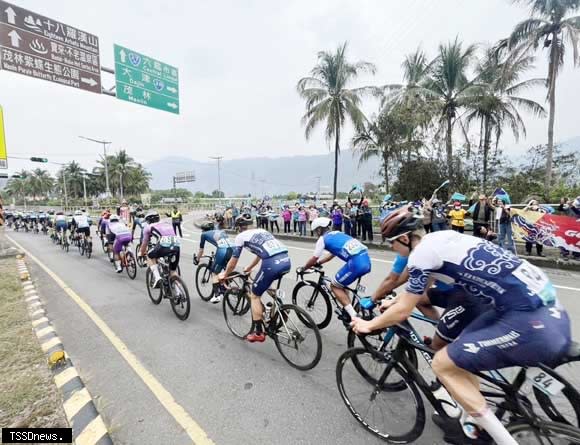 國際環台自由車賽，茂管處率團加油應援各國參賽選手。