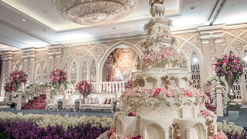 World's most outrageous wedding cakes