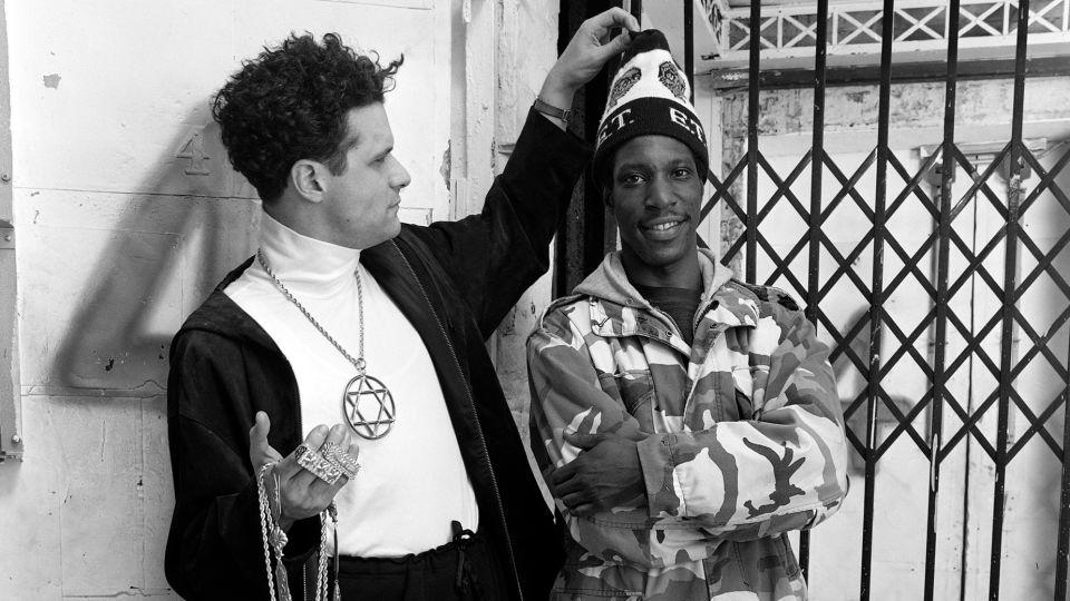 Designer Isaac Mizrahi pictured with Arthur Hubbert, his doorman and apparent inspiration for his Fall-Winter 1991 collection. - WWD/Penske Media/Getty Images