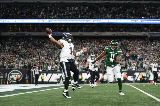 Hall runs for a TD after Adams' INT and Jets shock Eagles 20-14 to send  Philly to its first loss - The Daily Reporter - Greenfield Indiana