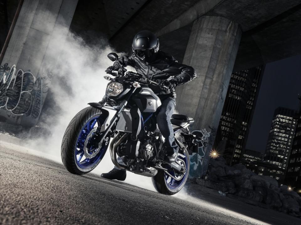 YAMAHA MT-07搭載併列雙缸引擎，扭力強勁、低中速動力相當敏捷，因此廣受全球騎士好評。