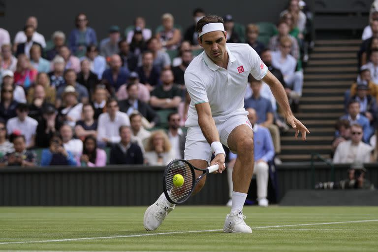 Roger Federer, en Wimbledon, el último torneo que jugó antes de dañarse la rodilla derecha. 