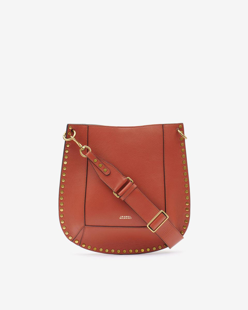 Prix : 534 euros au lieu de 890 euros<br><br><a href="https://www.isabelmarant.com/fr/isabel-marant/sac_cod46951900pe.html?dept=sls" rel="nofollow noopener" target="_blank" data-ylk="slk:Acheter;elm:context_link;itc:0;sec:content-canvas" class="link ">Acheter</a>