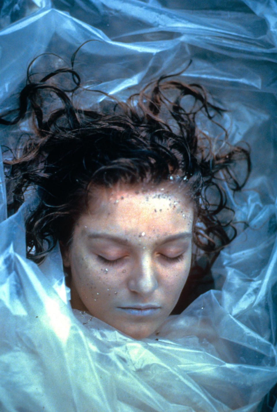 Sheryl Lee remembers director David Lynch carefully arranging the grains of sand on Laura Palmer's face (Photo: Spelling Entertainment/courtesy Everett Collection)