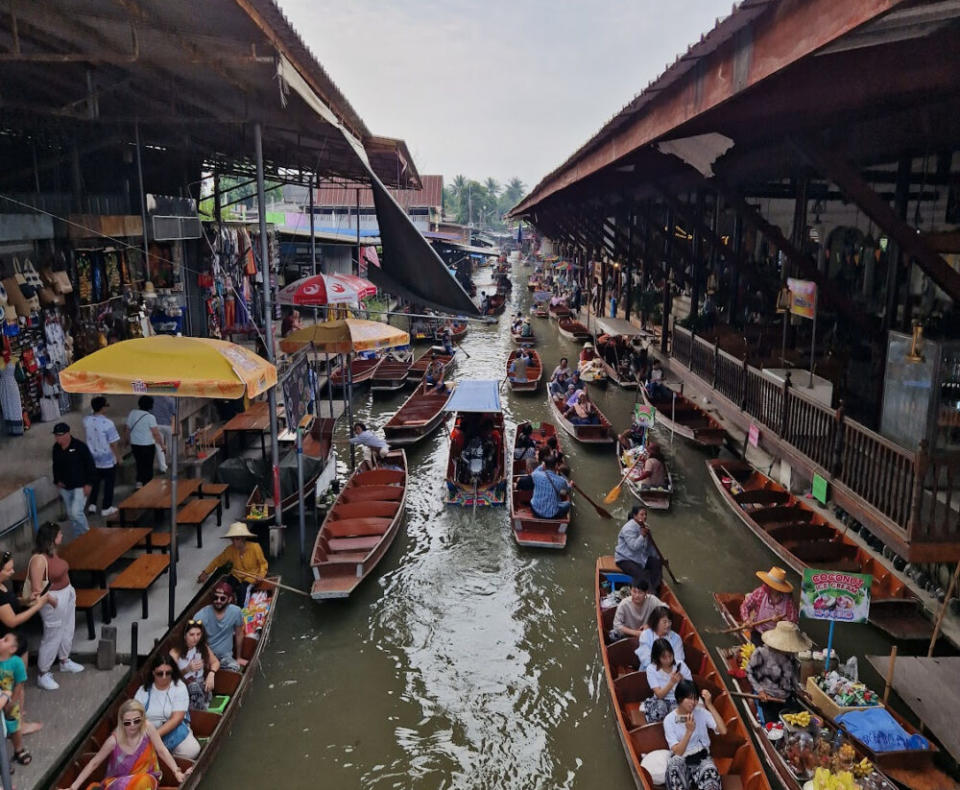 Damnoen Saduak Floating Market - Front